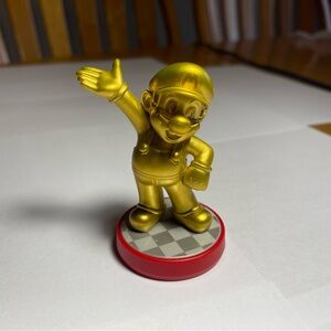 Limited Edition Golden Mario Amiibo